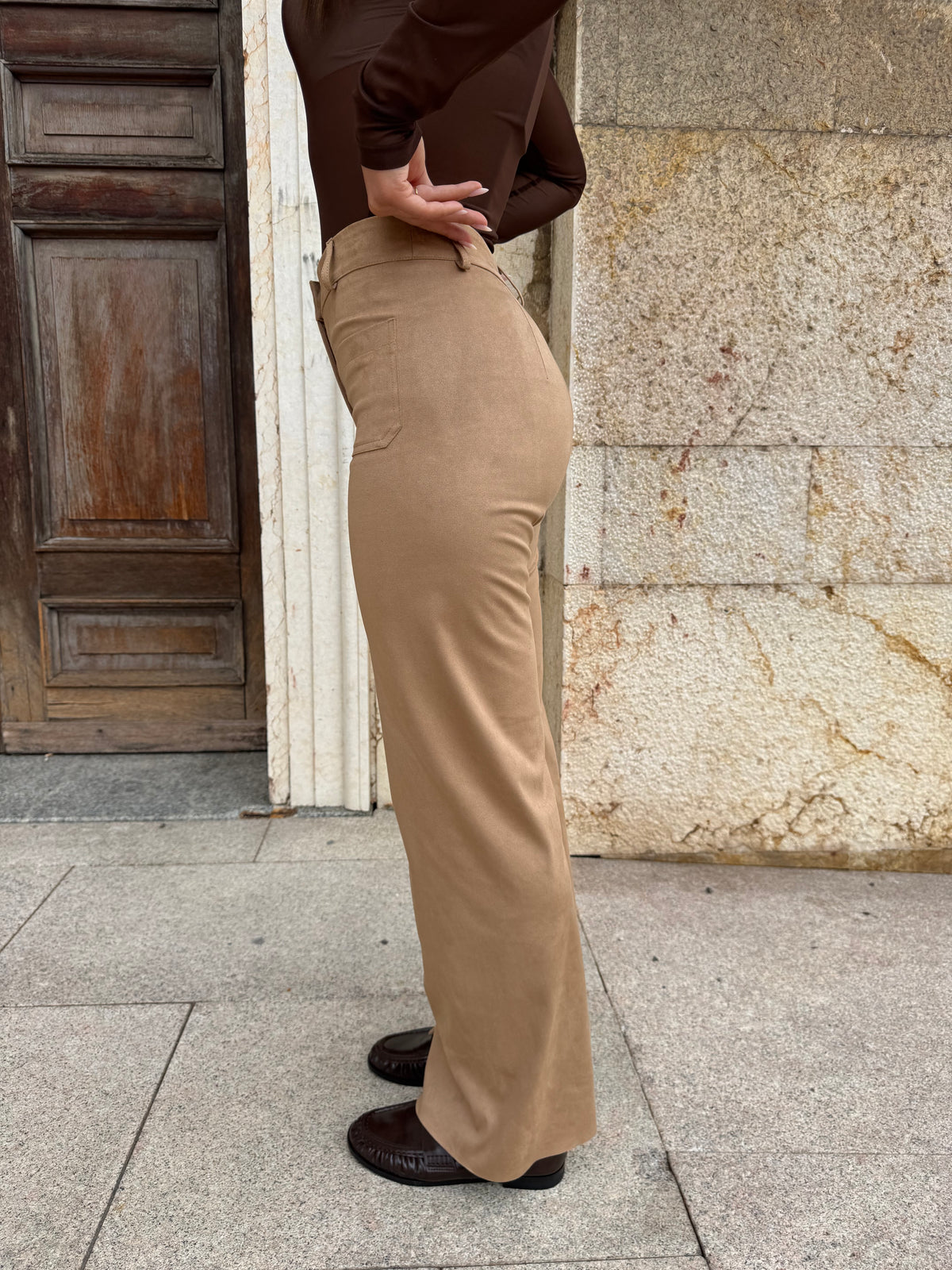 PANTALONI DAINO BEIGE IN SWEDE