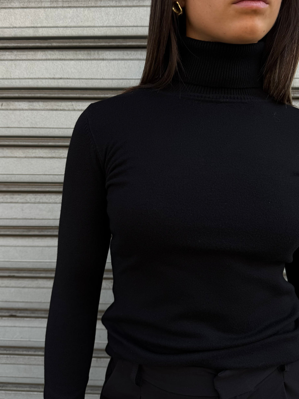 LUPETTO NERO IN LANA