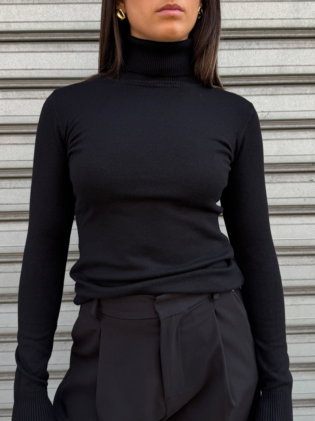 LUPETTO NERO IN LANA