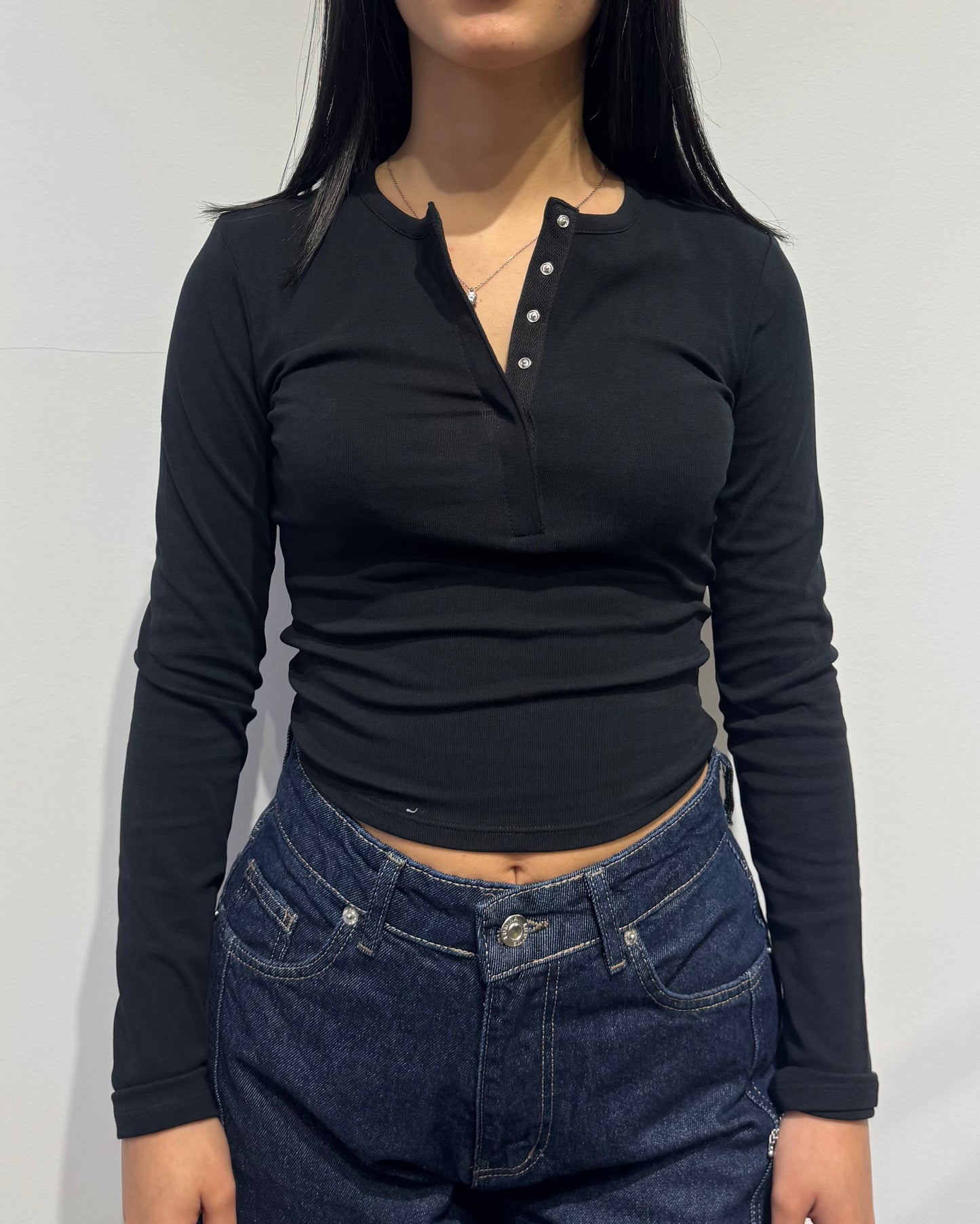 T-shirt Crop Serafino nera