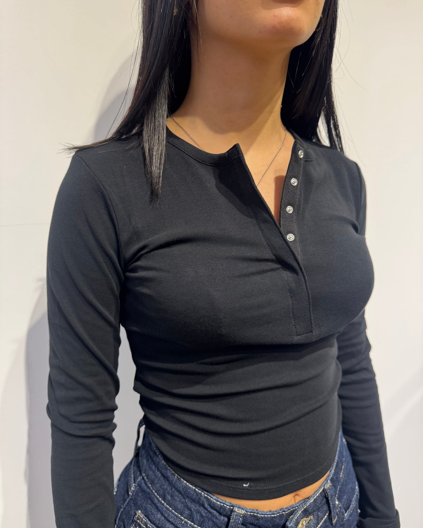 T-shirt Crop Serafino nera