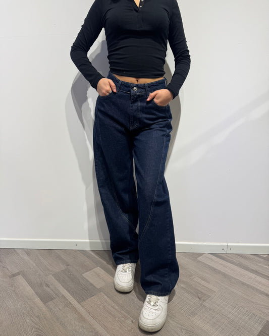 Jeans blu con cuciture bianche