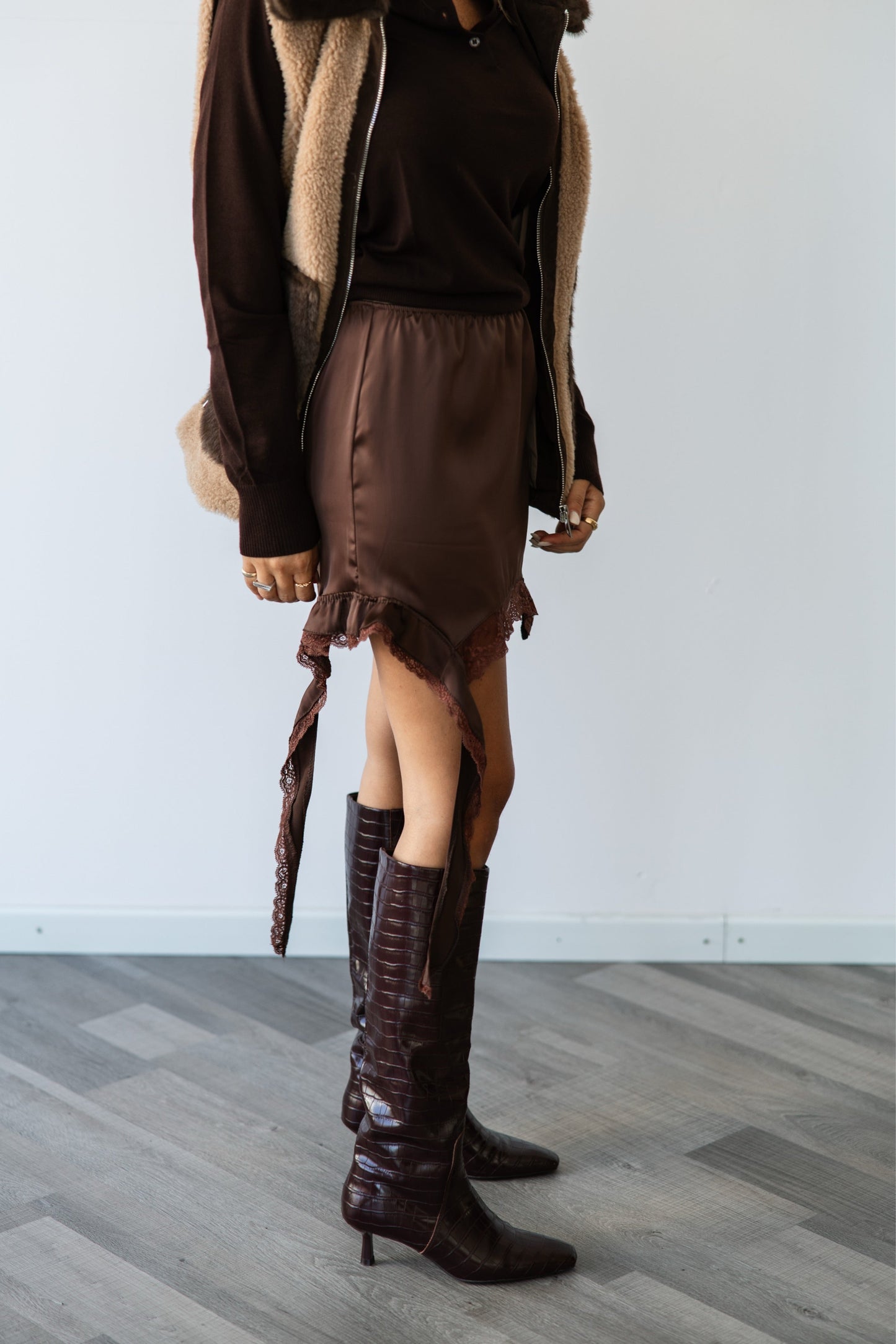 Gonna Eclipse con pizzo marrone